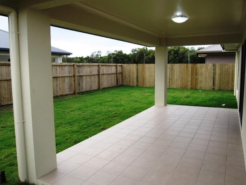 9 Totley Chase, Trinity Park QLD 4879