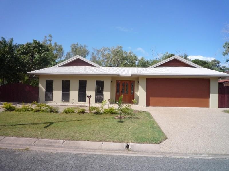 Holloways Beach QLD 4878