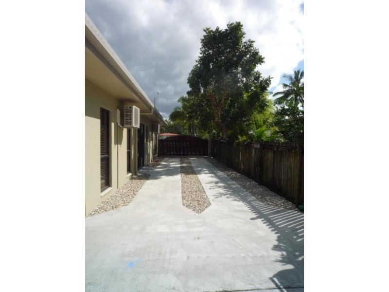 Holloways Beach QLD 4878