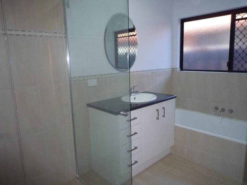 Holloways Beach QLD 4878