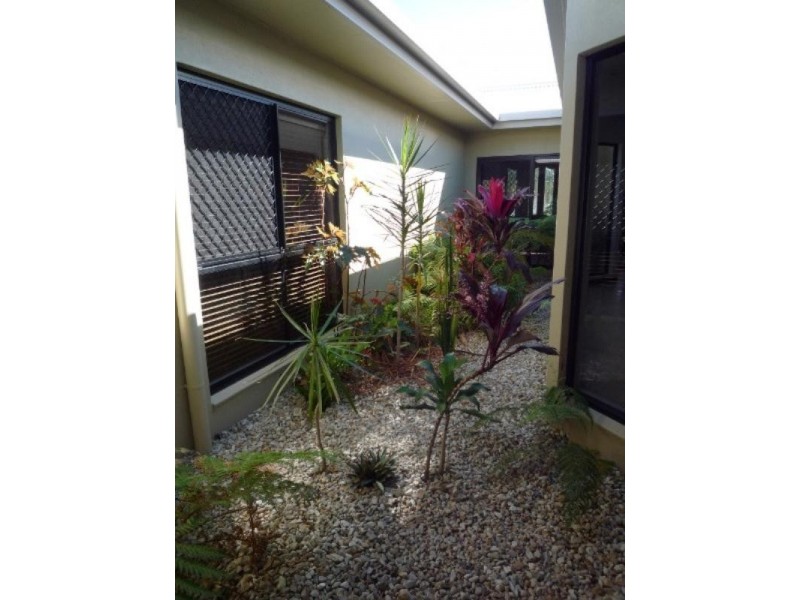 Holloways Beach QLD 4878