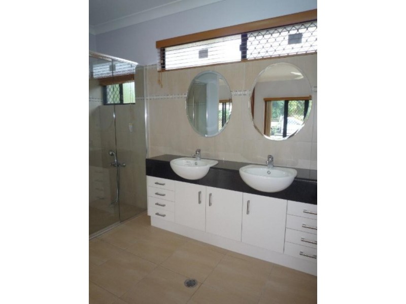 Holloways Beach QLD 4878