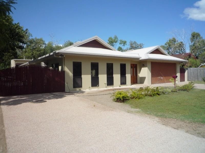 Holloways Beach QLD 4878