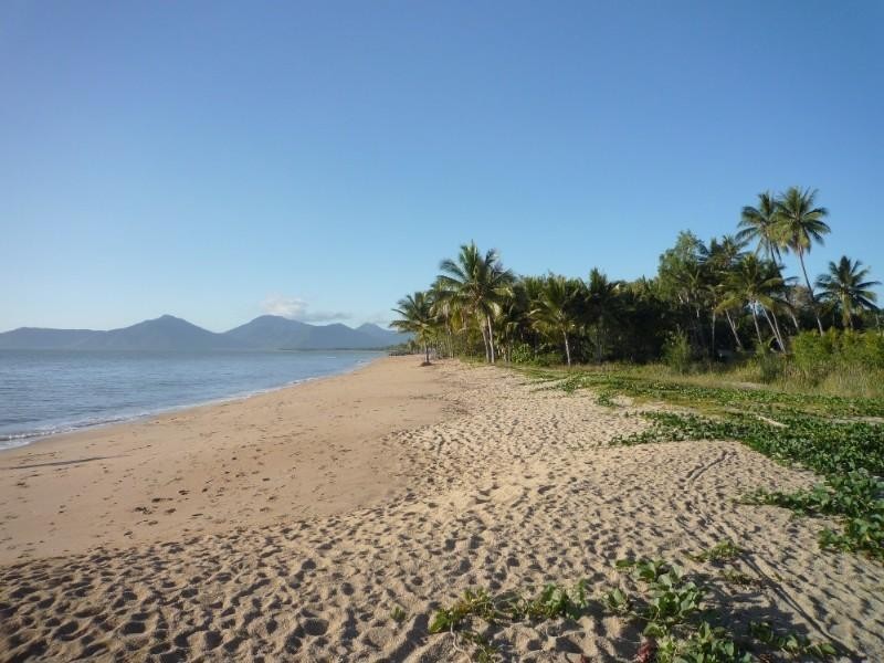 Holloways Beach QLD 4878