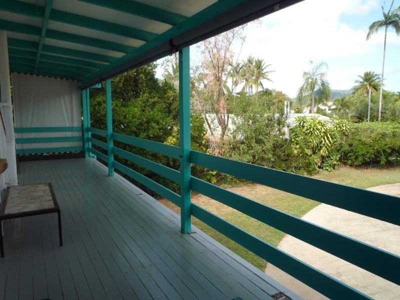 Holloways Beach QLD 4878