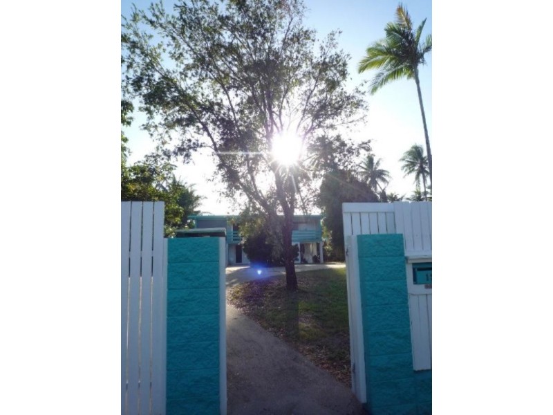 Holloways Beach QLD 4878