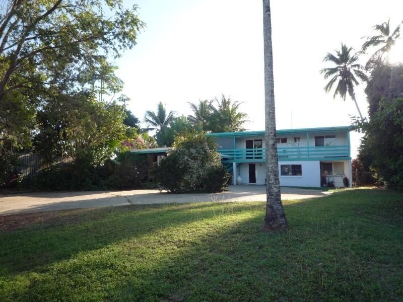 Holloways Beach QLD 4878