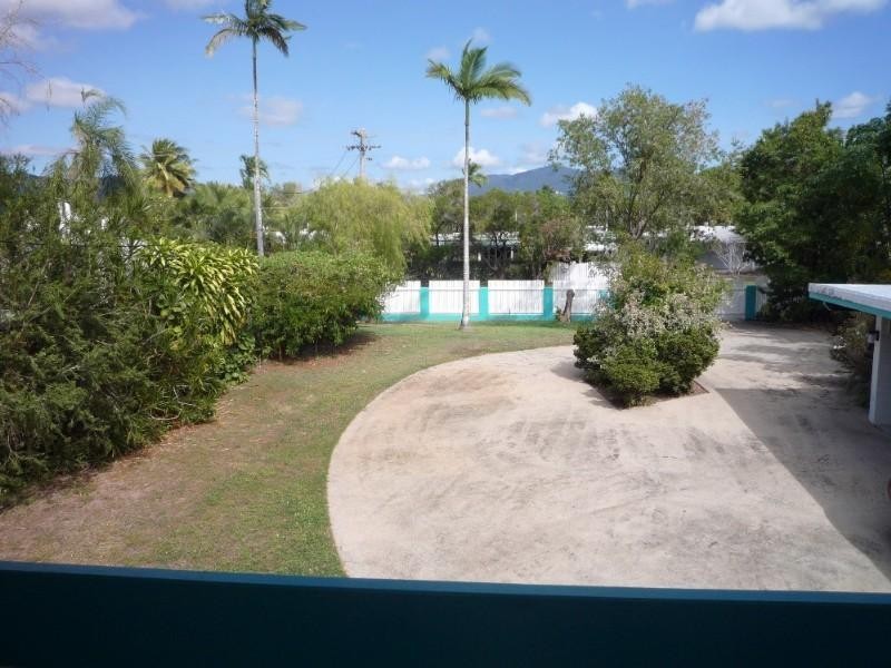 Holloways Beach QLD 4878