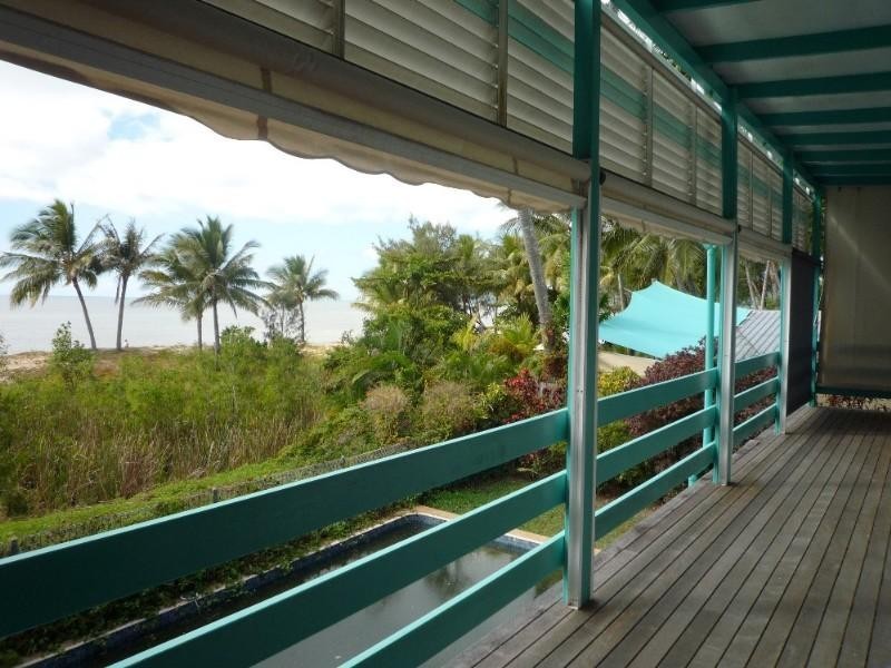 Holloways Beach QLD 4878