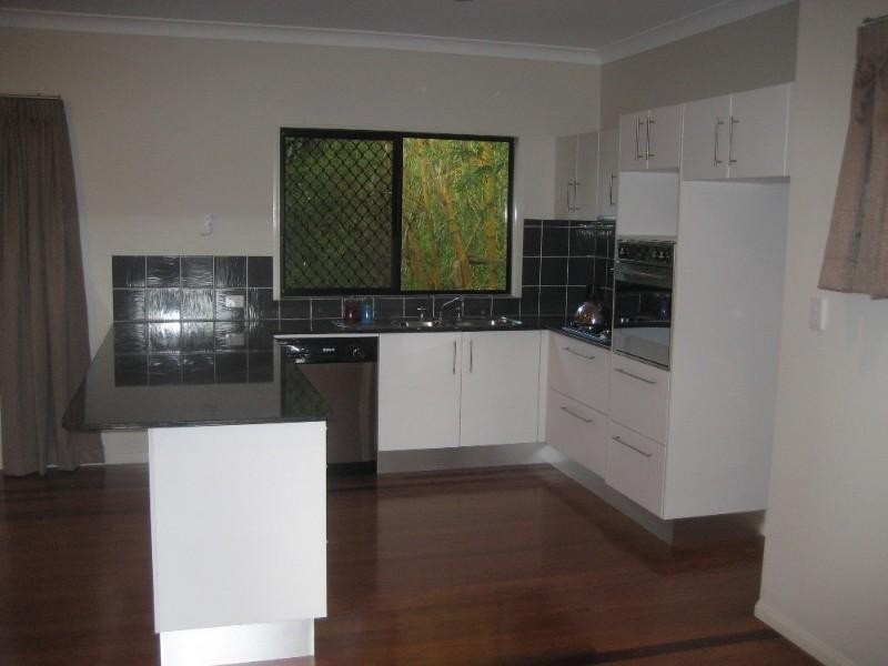 4/7 Tenni Street, Redlynch QLD 4870