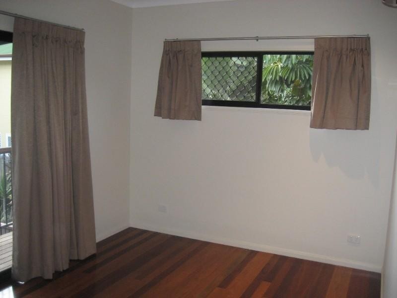 4/7 Tenni Street, Redlynch QLD 4870