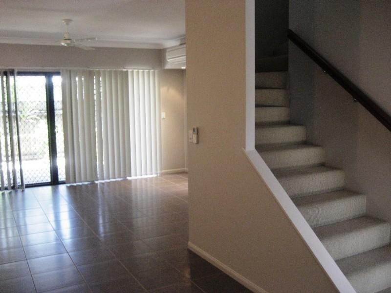 17/1766 Captain Cook Highway, Clifton Beach QLD 4879