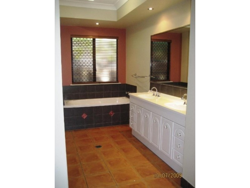 7 Playford Close, Brinsmead QLD 4870