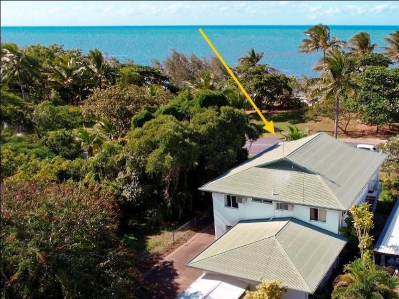 Holloways Beach QLD 4878