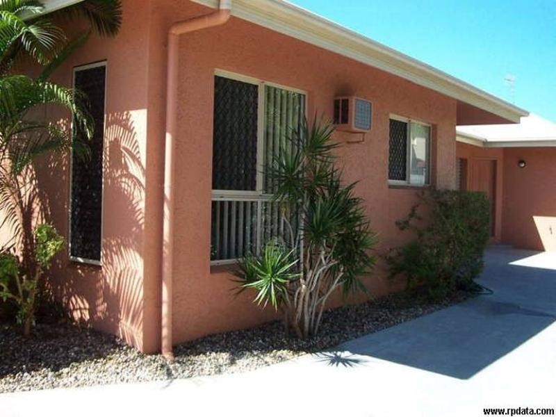 1/10 Short Street, Redlynch QLD 4870