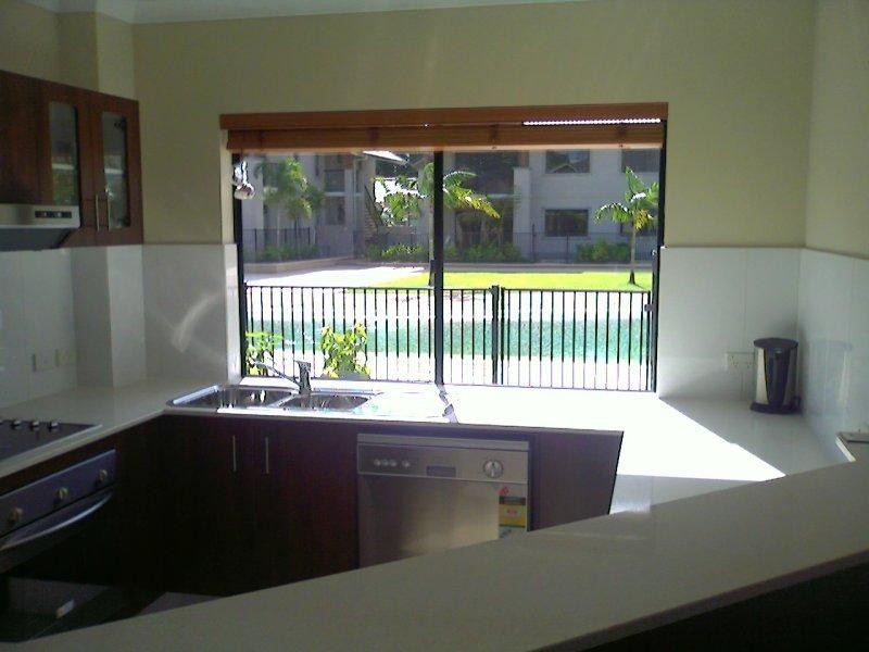 33/1 Robson Street, Mooroobool QLD 4870