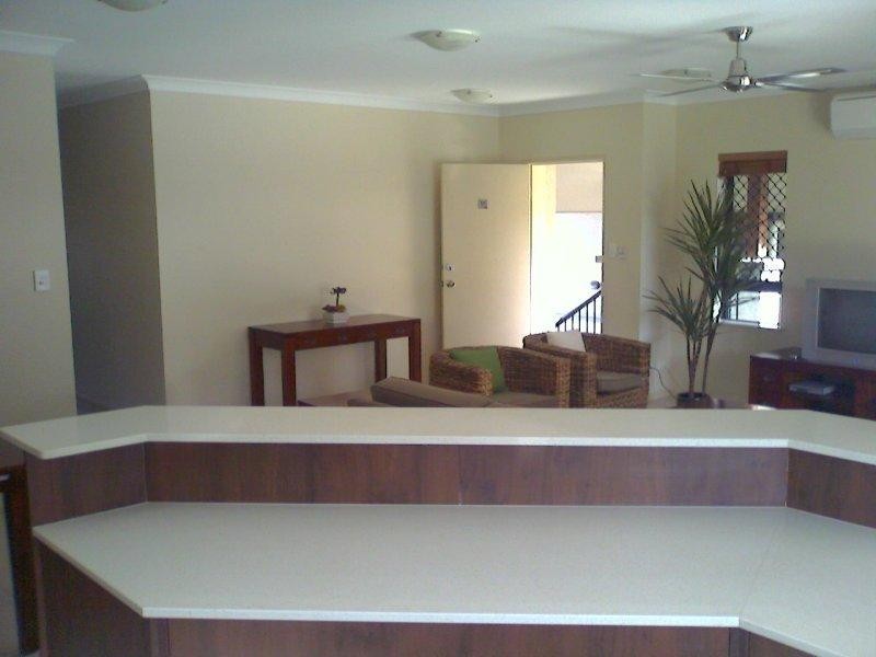 33/1 Robson Street, Mooroobool QLD 4870