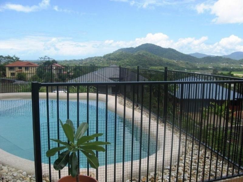 3 Buckinghamia Close, Redlynch QLD 4870