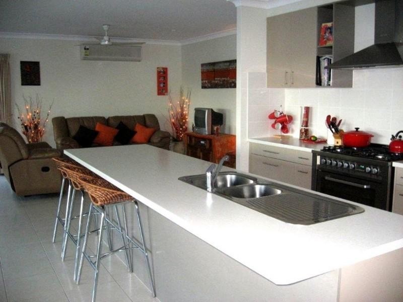 3 Buckinghamia Close, Redlynch QLD 4870