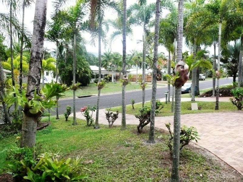 8 Kitava Street, Trinity Beach QLD 4879