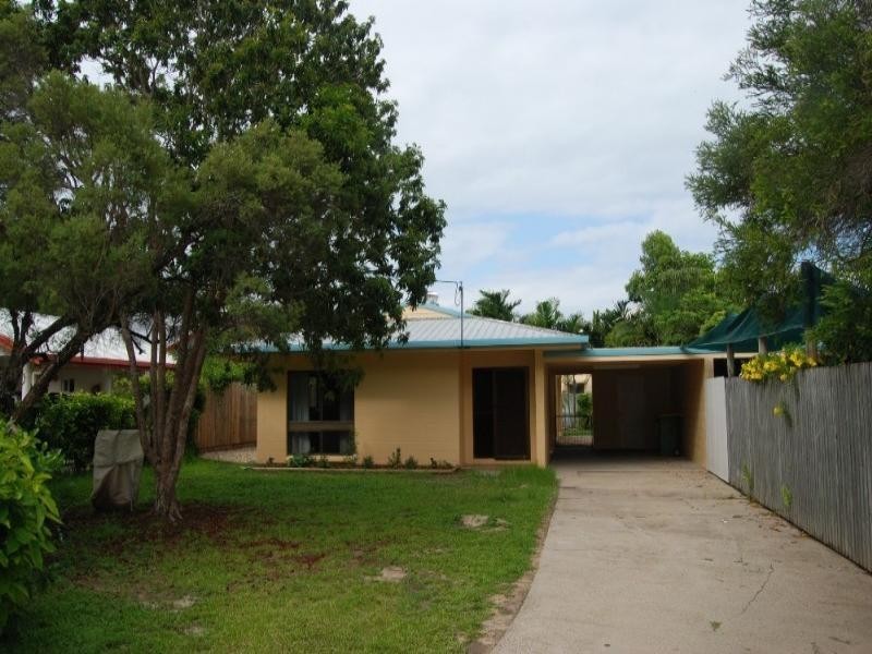 1/4 Agincourt Street, Clifton Beach QLD 4879