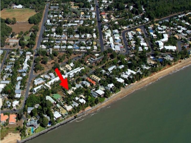 Holloways Beach QLD 4878