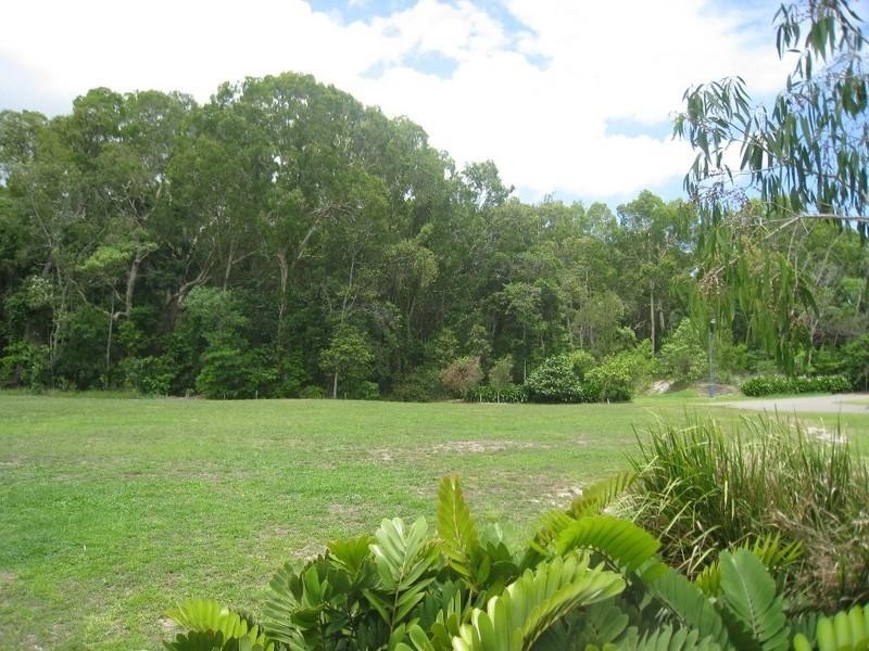 8 Sennfeld Close, Palm Cove QLD 4879