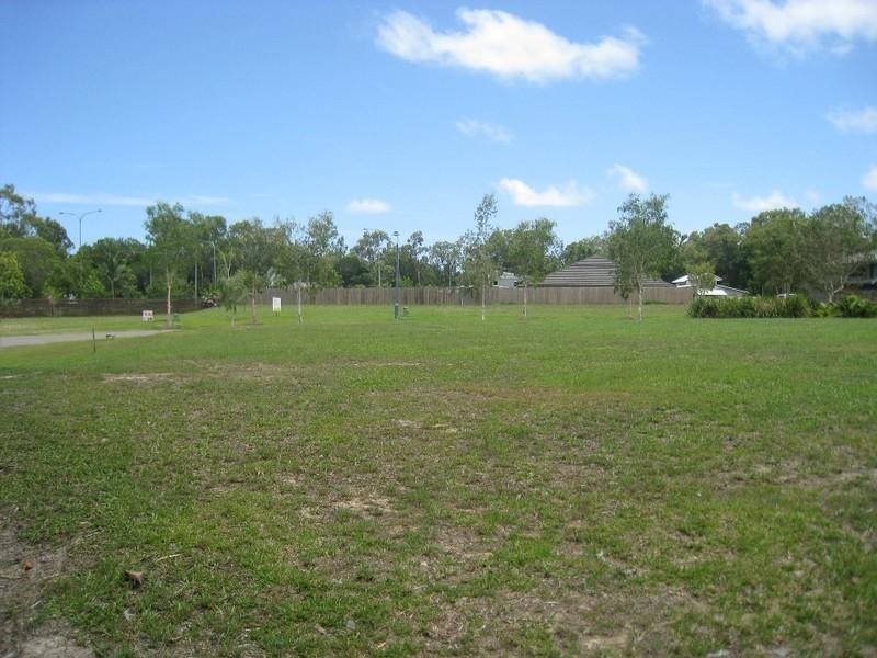 8 Sennfeld Close, Palm Cove QLD 4879