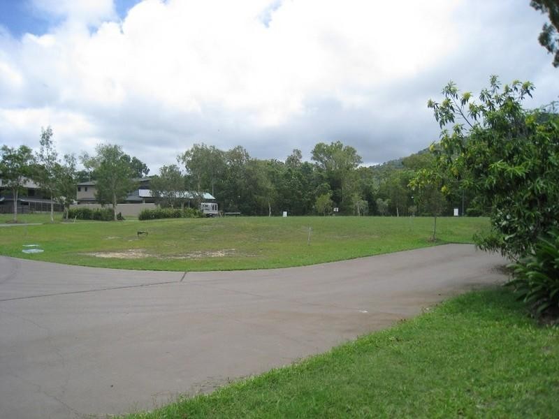 8 Sennfeld Close, Palm Cove QLD 4879