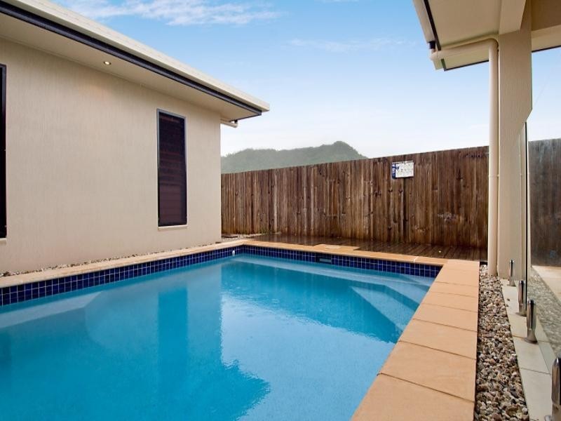 17 Zebrina Street, Redlynch QLD 4870