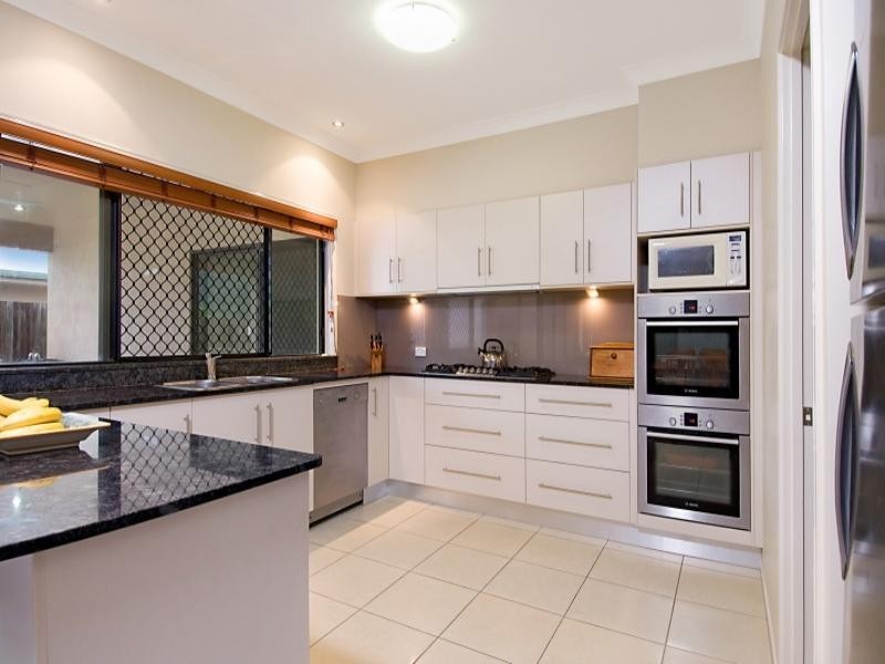 17 Zebrina Street, Redlynch QLD 4870