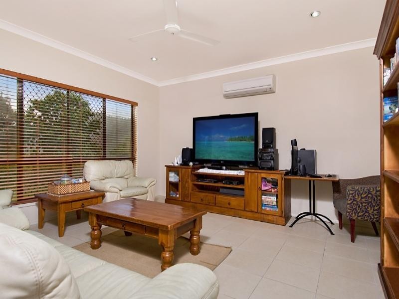 17 Zebrina Street, Redlynch QLD 4870