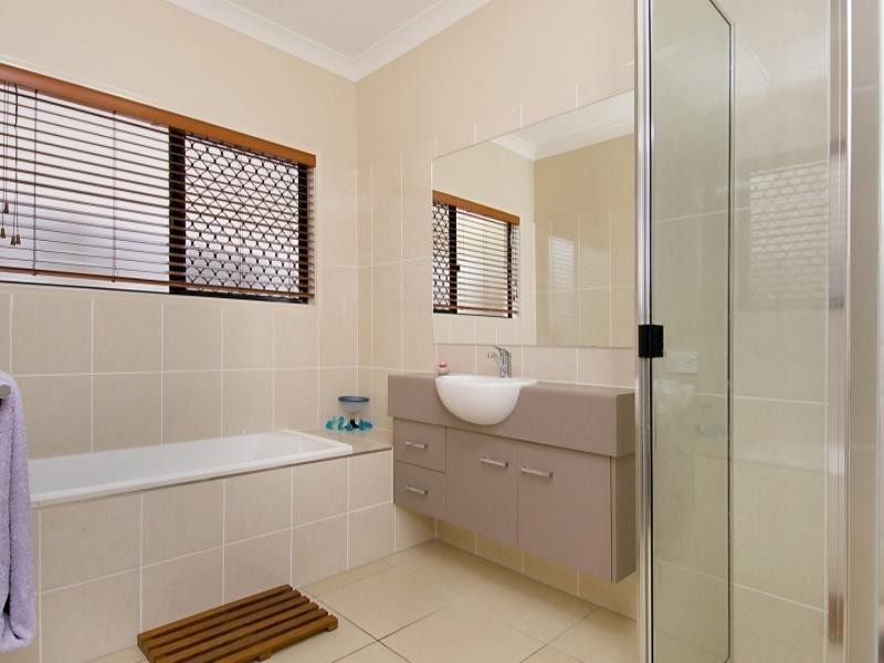 17 Zebrina Street, Redlynch QLD 4870