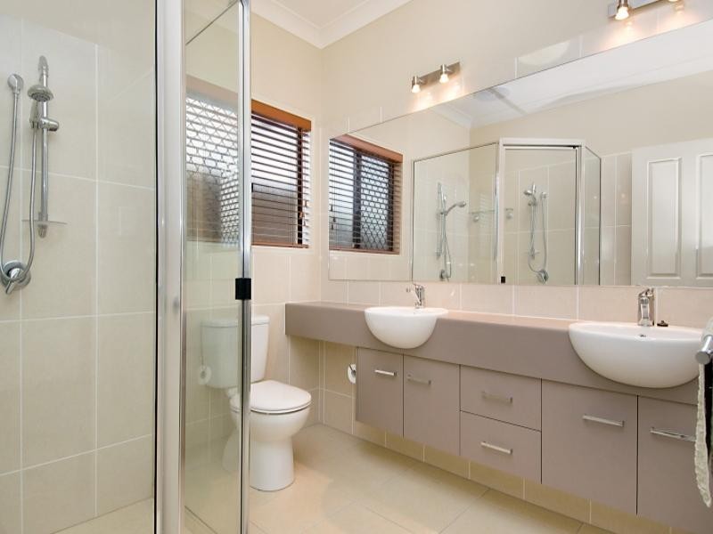 17 Zebrina Street, Redlynch QLD 4870