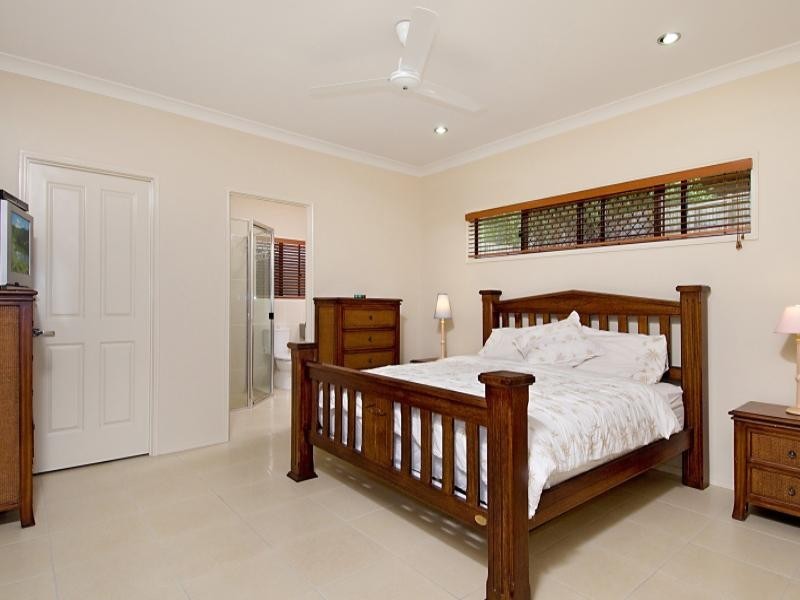 17 Zebrina Street, Redlynch QLD 4870