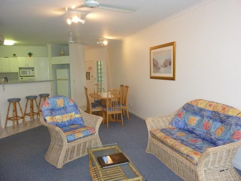 4/42 Moore Street, Trinity Beach QLD 4879