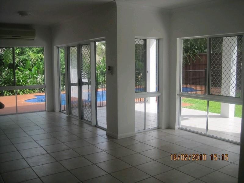 13 Macarthur Close, Palm Cove QLD 4879