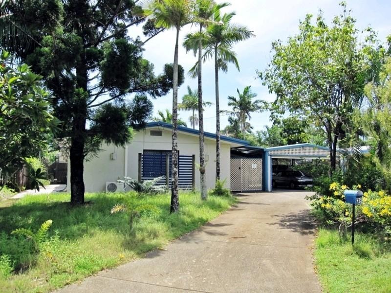 Holloways Beach QLD 4878