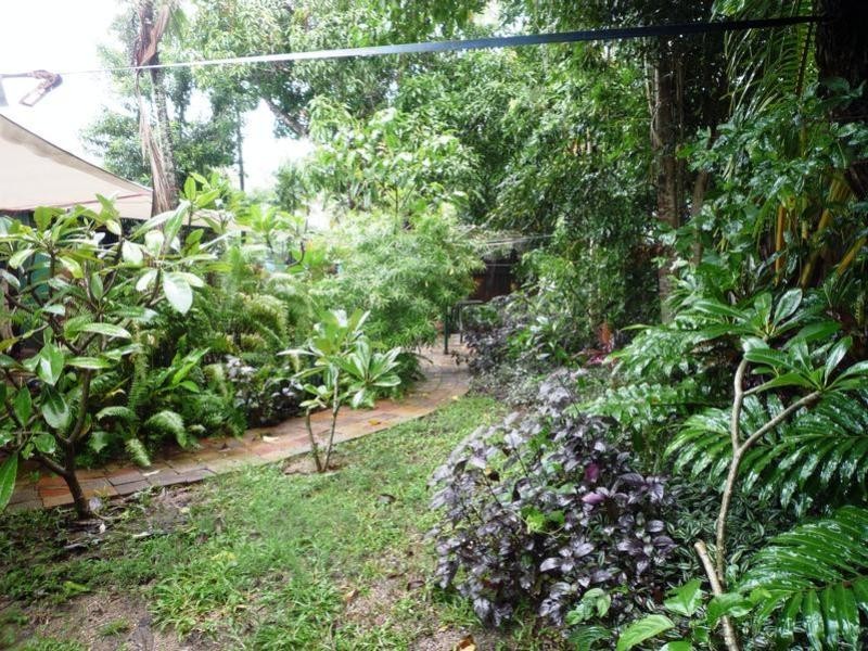 Holloways Beach QLD 4878