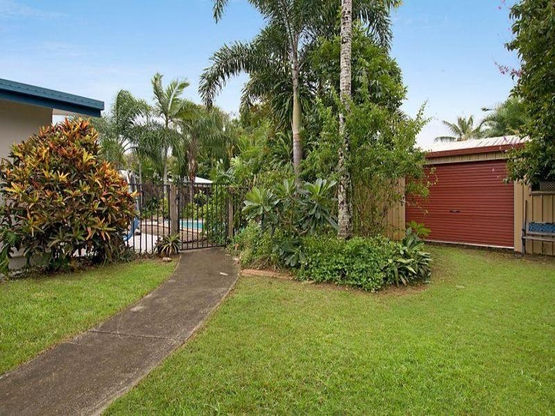 Holloways Beach QLD 4878