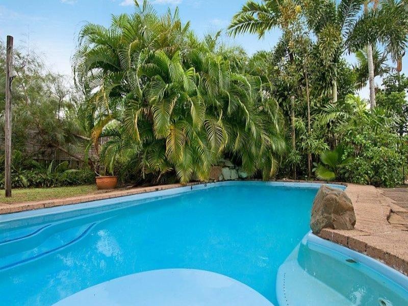 Holloways Beach QLD 4878