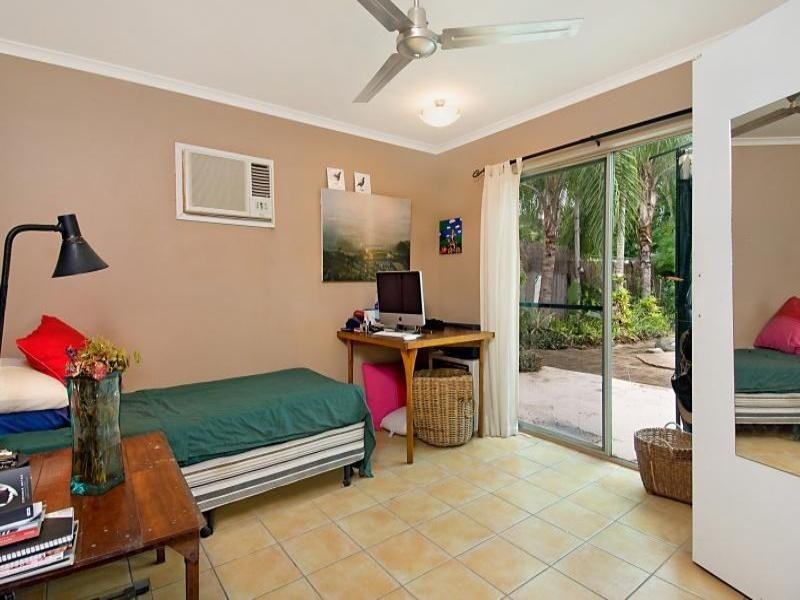 Holloways Beach QLD 4878