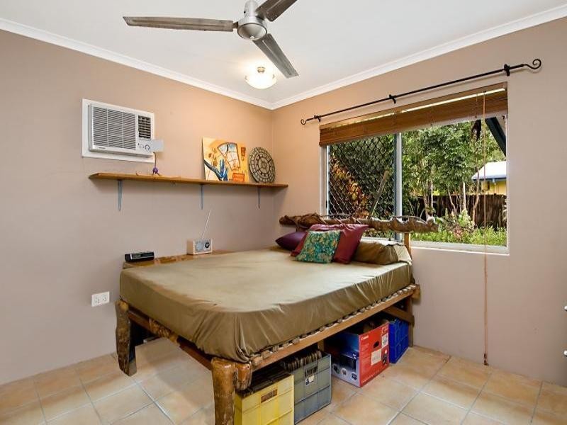 Holloways Beach QLD 4878