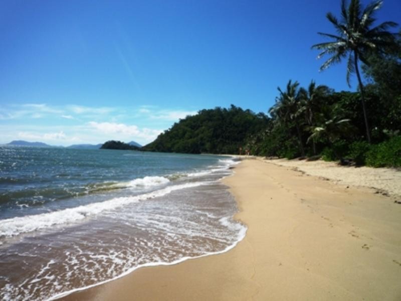 4 Bulolo Close, Trinity Beach QLD 4879