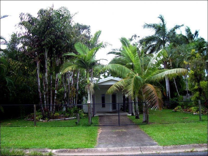 8 Limpet Close, Trinity Beach QLD 4879