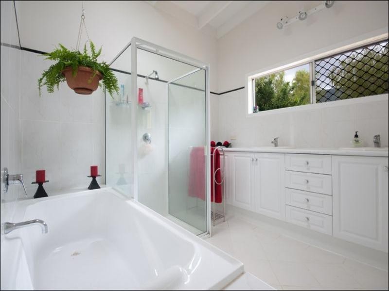 6 County Close, Smithfield QLD 4878