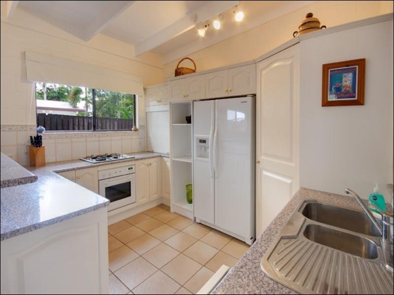 6 County Close, Smithfield QLD 4878