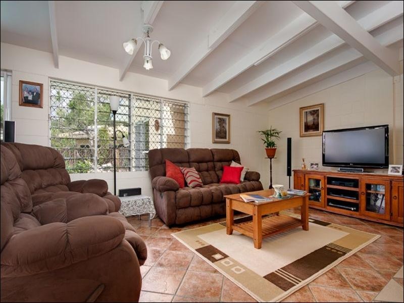 6 County Close, Smithfield QLD 4878