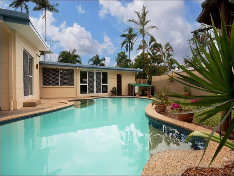 6 County Close, Smithfield QLD 4878
