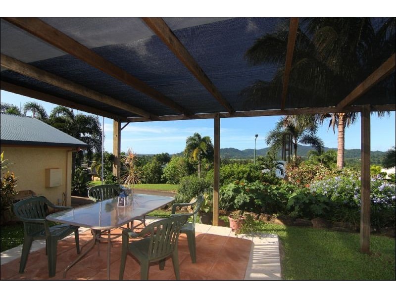 33 Pilosa Street, Redlynch QLD 4870